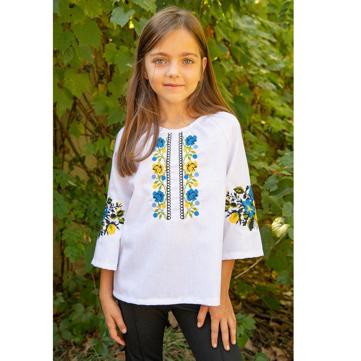 Embroidery shirt for girls in national colors