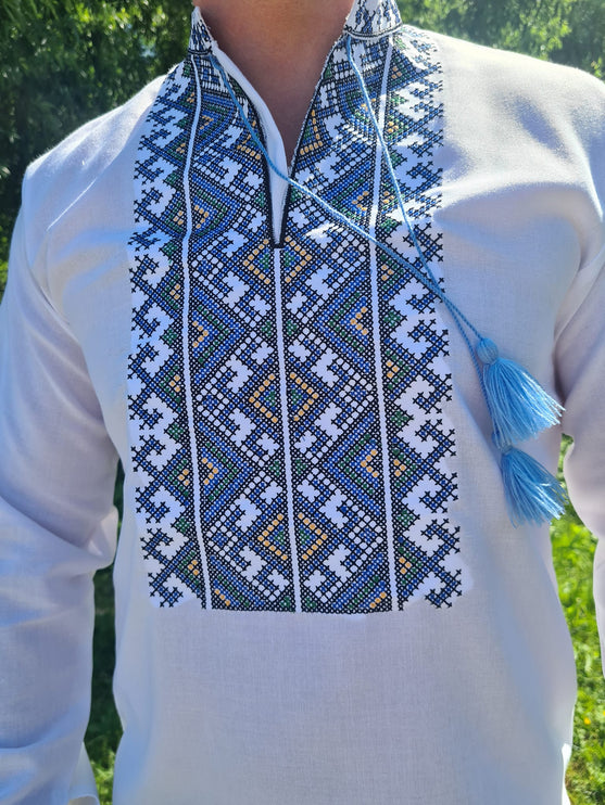 Men's embroidered shirt made of homespun fabric