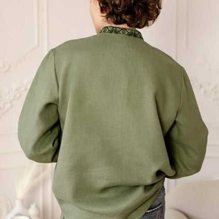 Modern men's embroidered shirt