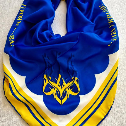 Ukrainian shawl in patriotic colors