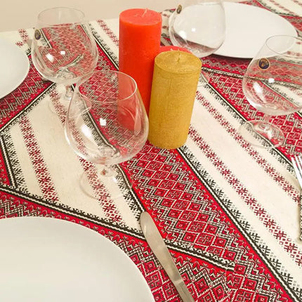 Ukrainian tablecloth with traditional pattern and 6 napkins