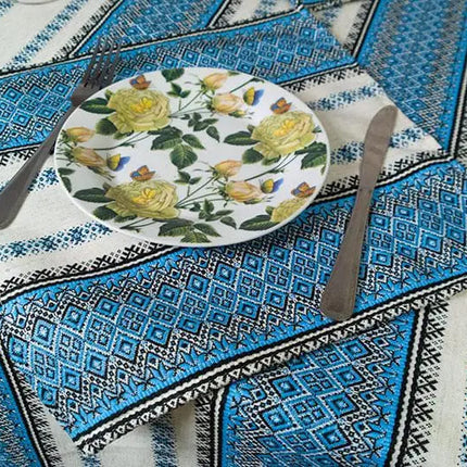 Ukrainian tablecloth with traditional pattern and 6 napkins